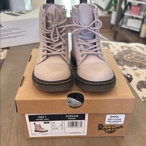 Dr. Martens girls size 9 Vintage Taupe Boots
